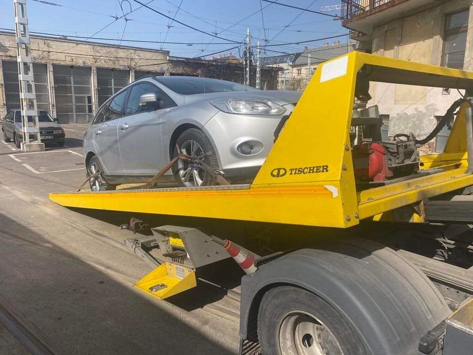 Accident Recovery, Sedan